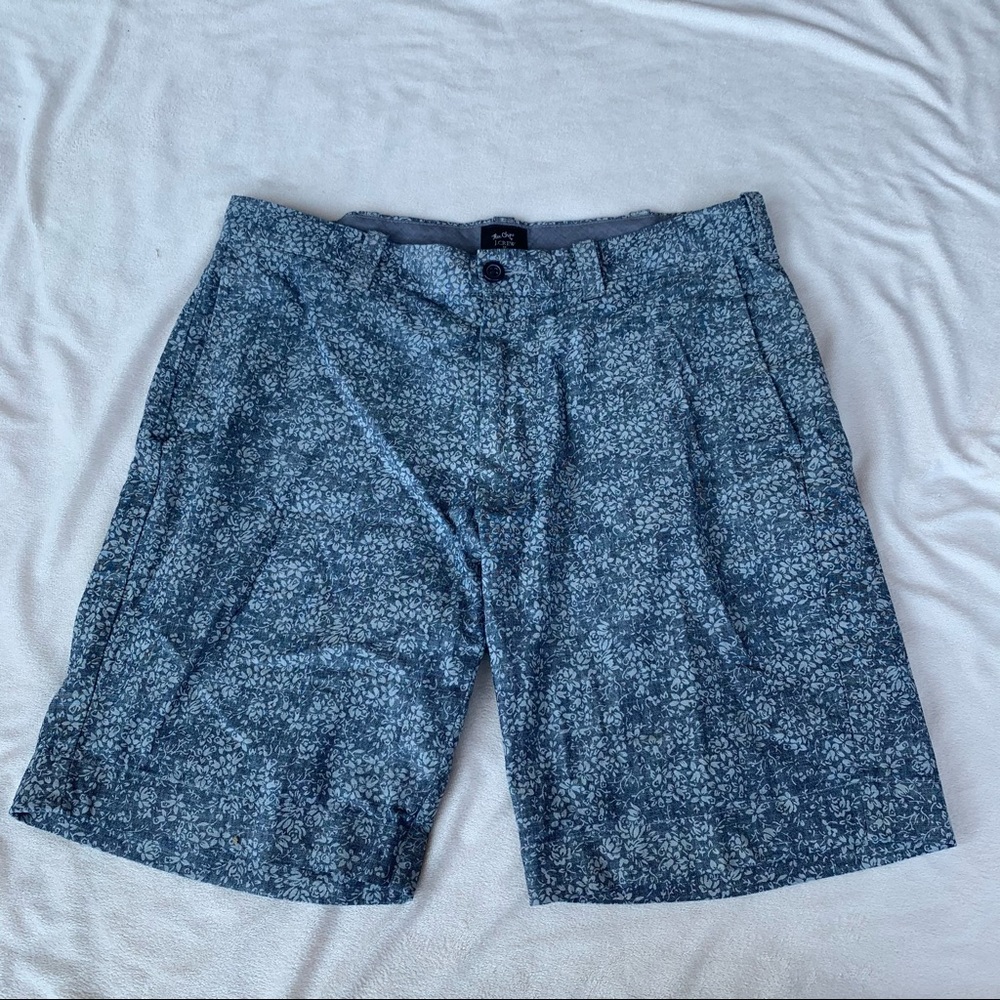 Flex Chino by J. CREW Men’s 9” floral blue shorts